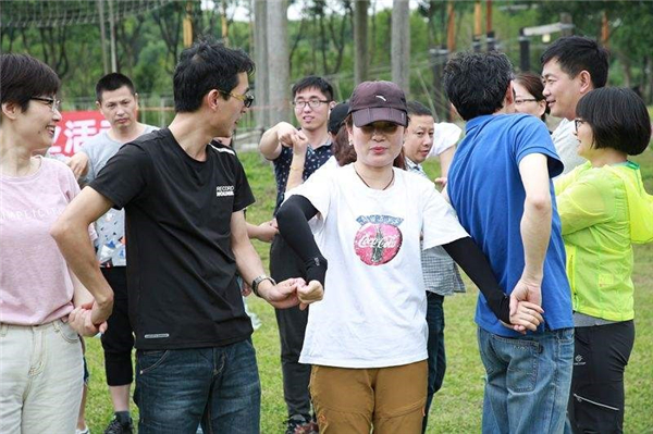 拓展訓(xùn)練團(tuán)隊游戲【解手鏈】