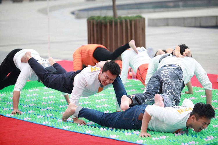 拓展訓練團隊游戲【指壓板】 拓展訓練團隊游戲【指壓板】